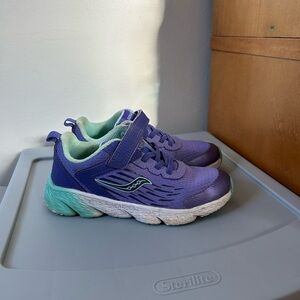 Saucony Kids Girls Wind A/C Sneakers
Size 12